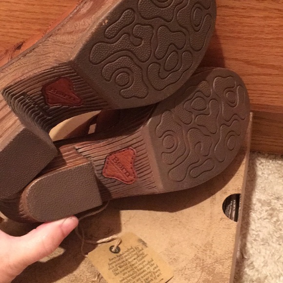 NWT Born golden sand Pollina clogs heels shoes 6 - Picture 7 of 8